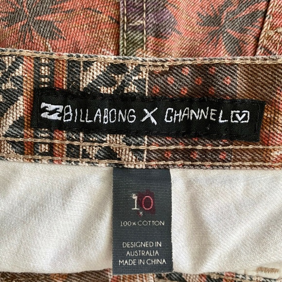 BILLABONG Red Floral Distressed Denim Shorts Sz 10 - Picture 7 of 9